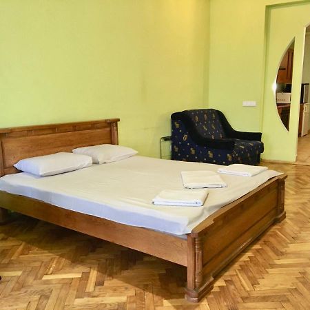 Svobody, Apartments Near The Opera Lviv Exteriör bild