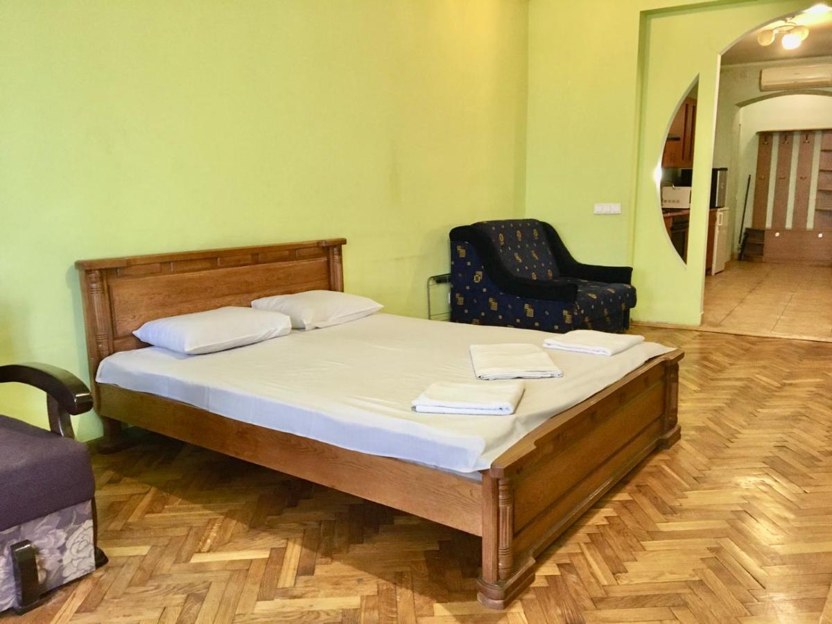 Svobody, Apartments Near The Opera Lviv Exteriör bild